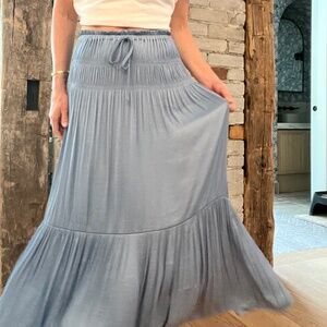 Maison d'Amelie very silky feel lite blue skirt size SM
